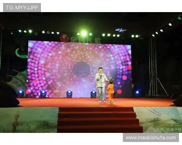 亚马尔晒与弟弟欢乐合唱视频尽显天真童趣仿佛家庭版K歌现场